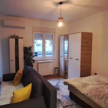 Amethyst Apartment *